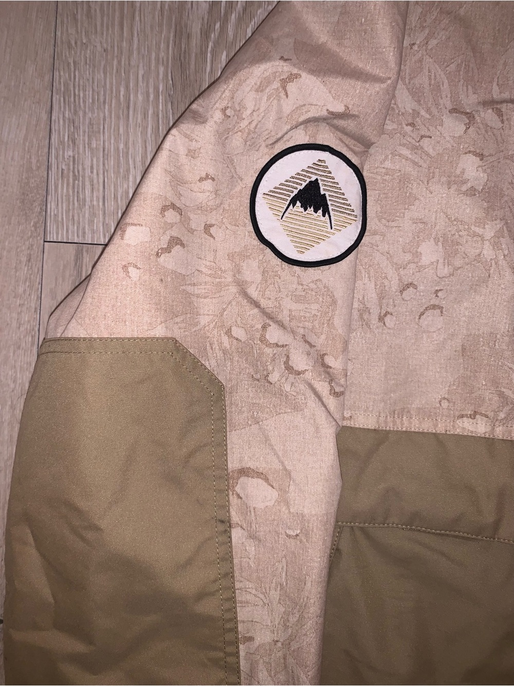 Burton Frostner 2L Anorak Snowboard Jacket Snowfall Camo Size; Medium - Picture 2 of 16